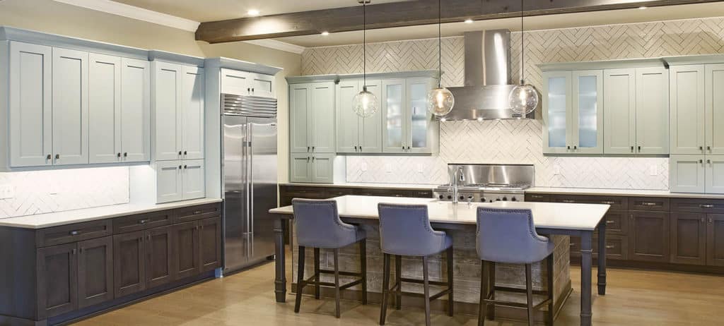 A large kitchen with light grey kitchen cabinets