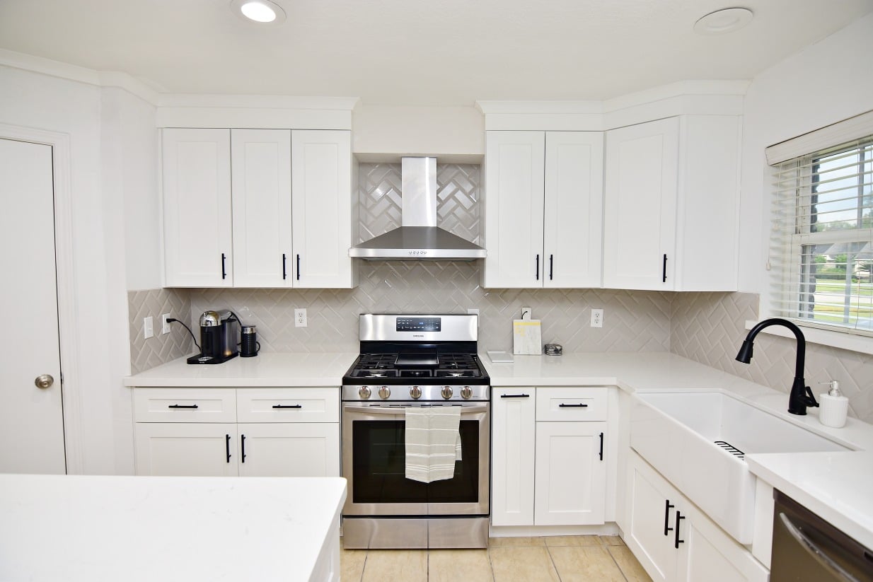 White Kitchen Design Project in Houston, TX - USA Cabinet Store