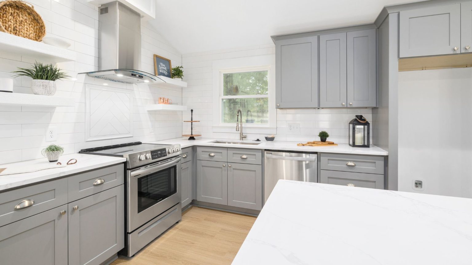 View of Neutral And Minimalist Remodeling Ideas For A Small Kitchen | Kitchen ...