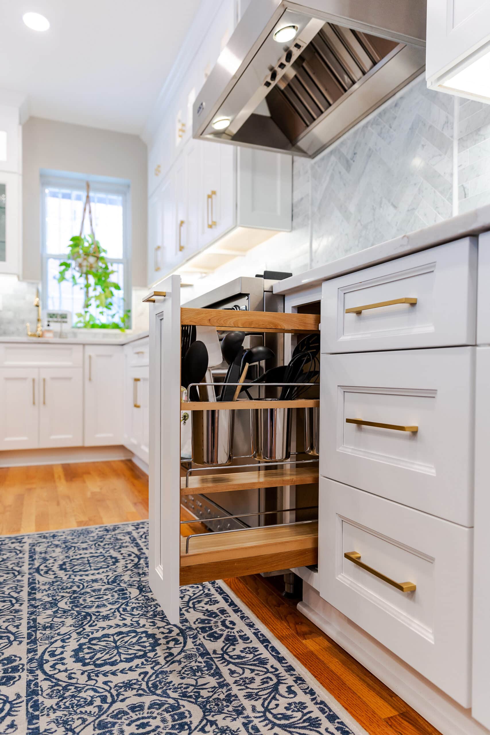 A White kitchen cabinets and drawers open