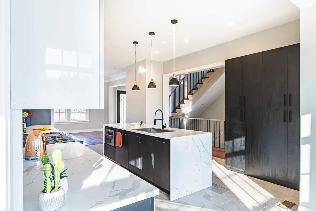 Embracing Modern Sophistication with Black and White Kitchen Design