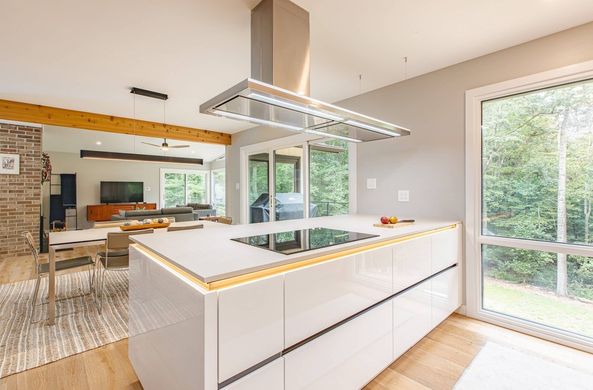 Rustic Charm Meets Contemporary Chic: Exploring the Allure of Brown and White Kitchen Design 1